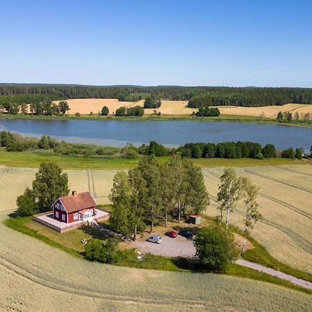 Gard Med Egen Sjoe Med Bryggbat, Nyrenoverat! Katrineholm Exterior foto