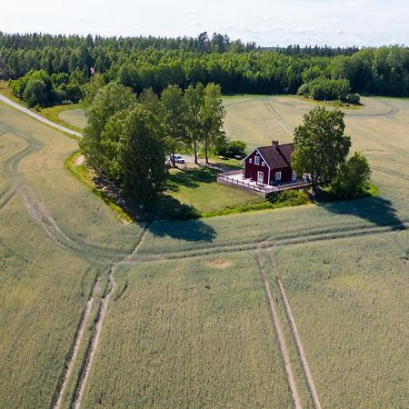 Gard Med Egen Sjoe Med Bryggbat, Nyrenoverat! Katrineholm Exterior foto