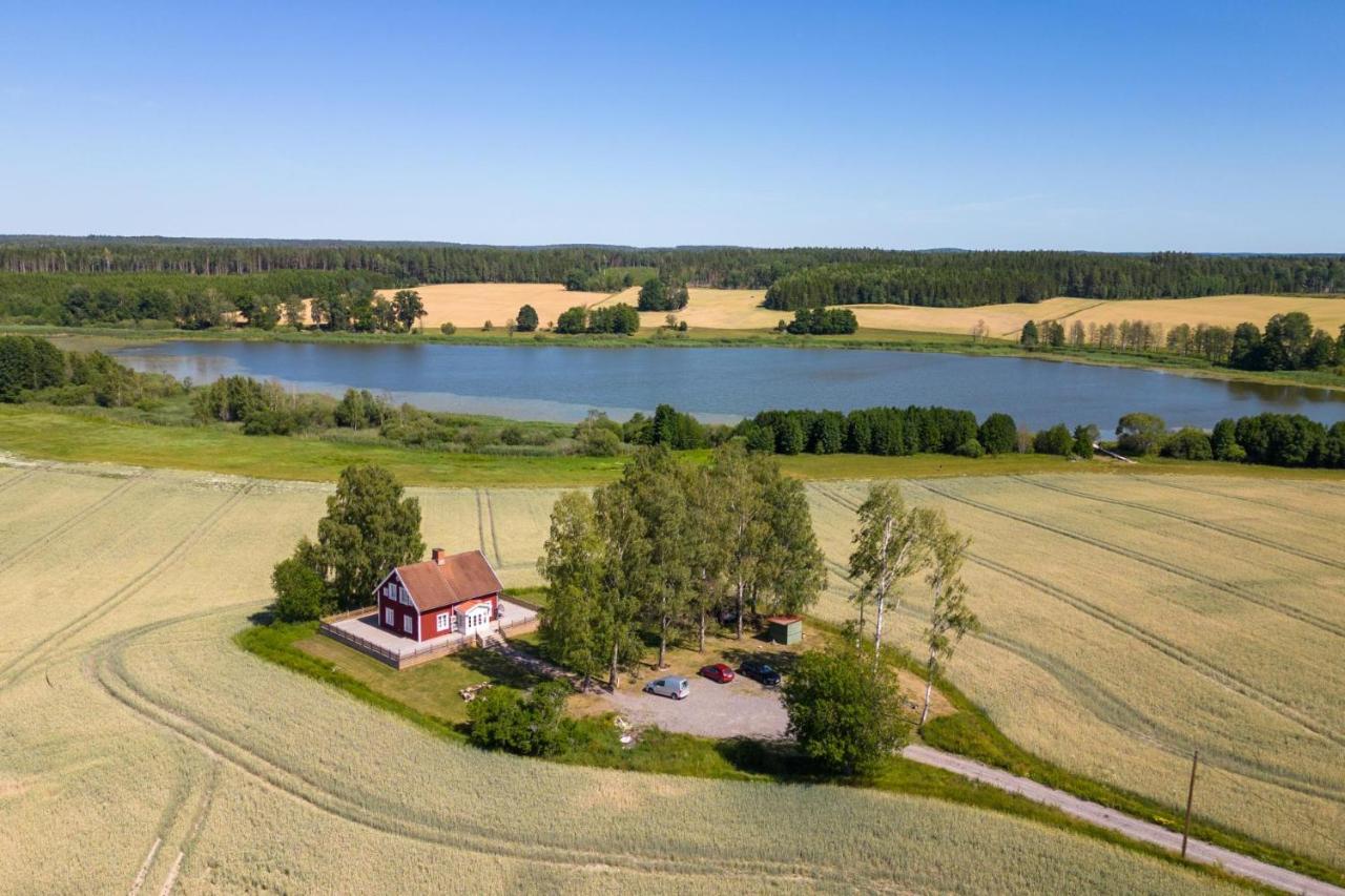 Gard Med Egen Sjoe Med Bryggbat, Nyrenoverat! Katrineholm Exterior foto