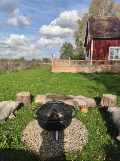 Gard Med Egen Sjoe Med Bryggbat, Nyrenoverat! Katrineholm Exterior foto