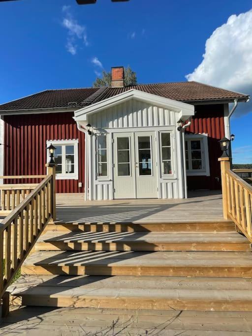 Gard Med Egen Sjoe Med Bryggbat, Nyrenoverat! Katrineholm Exterior foto