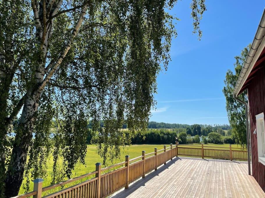 Gard Med Egen Sjoe Med Bryggbat, Nyrenoverat! Katrineholm Exterior foto