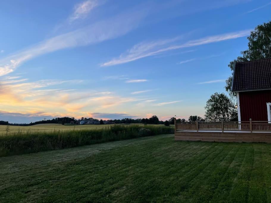 Gard Med Egen Sjoe Med Bryggbat, Nyrenoverat! Katrineholm Exterior foto