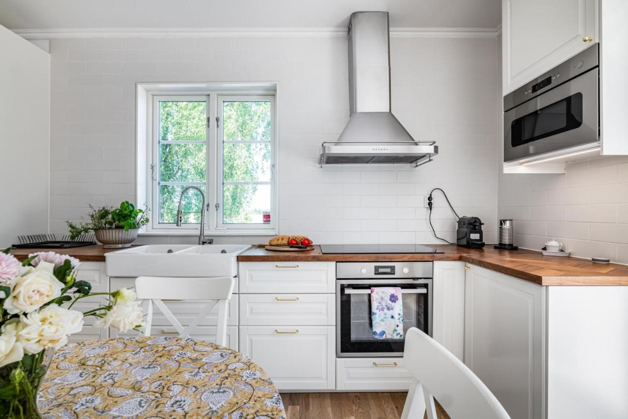 Gard Med Egen Sjoe Med Bryggbat, Nyrenoverat! Katrineholm Exterior foto