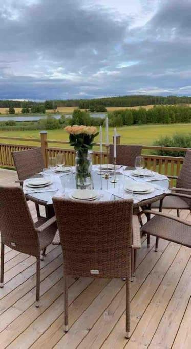 Gard Med Egen Sjoe Med Bryggbat, Nyrenoverat! Katrineholm Exterior foto