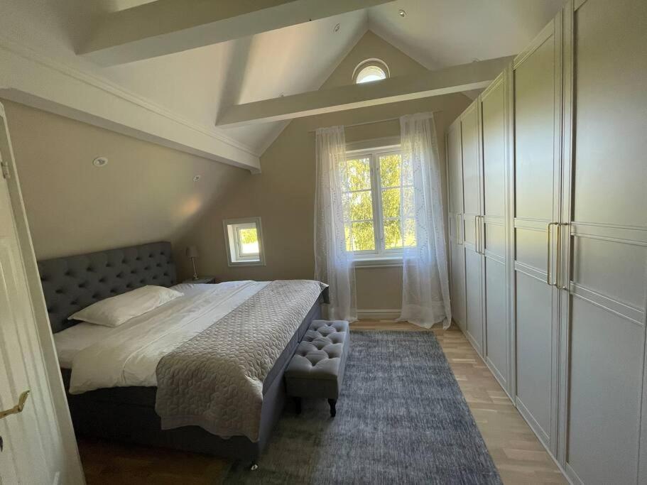 Gard Med Egen Sjoe Med Bryggbat, Nyrenoverat! Katrineholm Exterior foto