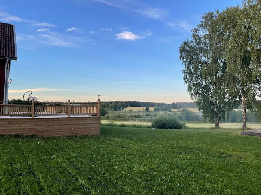 Gard Med Egen Sjoe Med Bryggbat, Nyrenoverat! Katrineholm Exterior foto