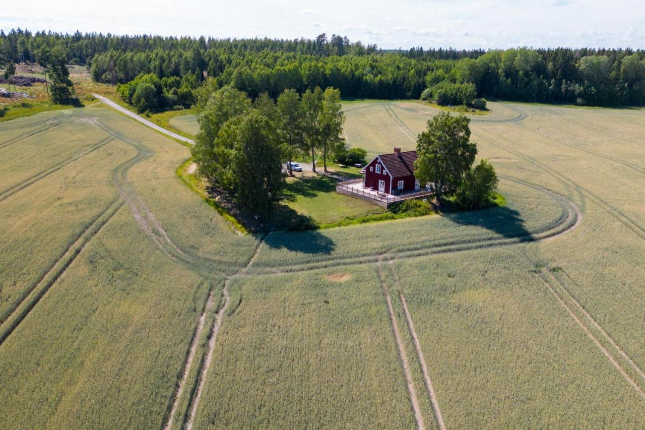 Gard Med Egen Sjoe Med Bryggbat, Nyrenoverat! Katrineholm Exterior foto