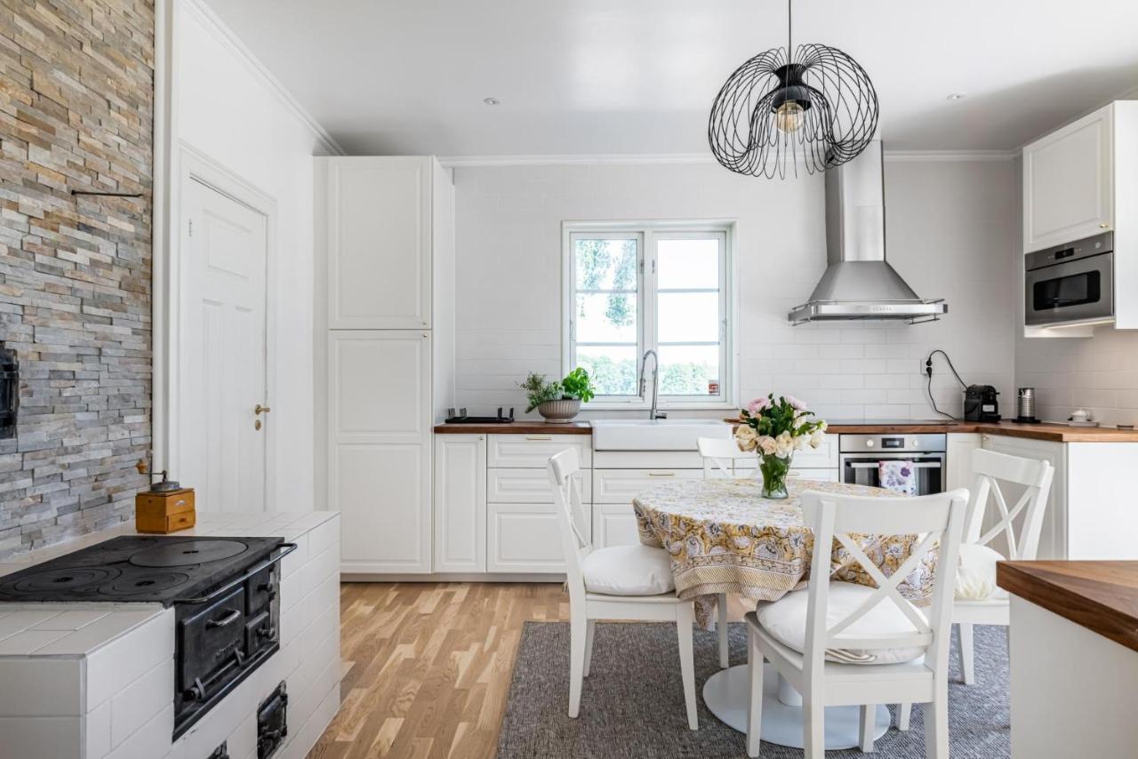 Gard Med Egen Sjoe Med Bryggbat, Nyrenoverat! Katrineholm Exterior foto