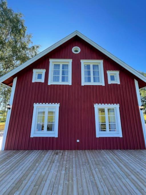 Gard Med Egen Sjoe Med Bryggbat, Nyrenoverat! Katrineholm Exterior foto