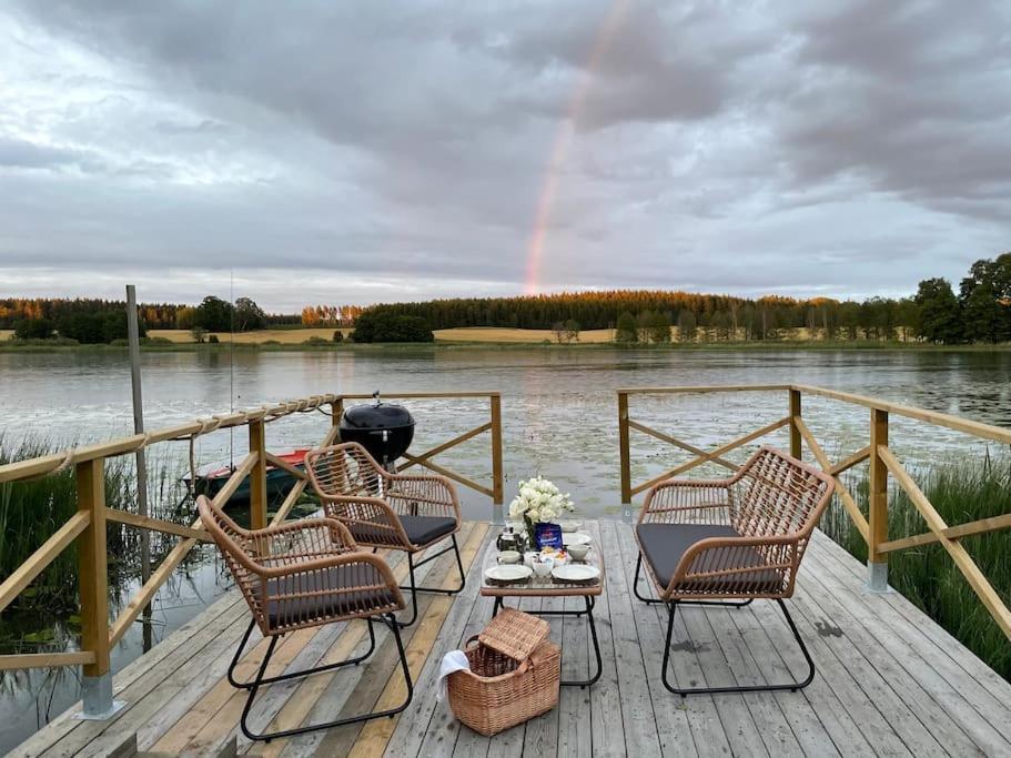 Gard Med Egen Sjoe Med Bryggbat, Nyrenoverat! Katrineholm Exterior foto