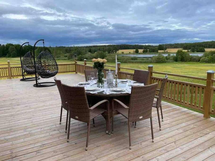 Gard Med Egen Sjoe Med Bryggbat, Nyrenoverat! Katrineholm Exterior foto