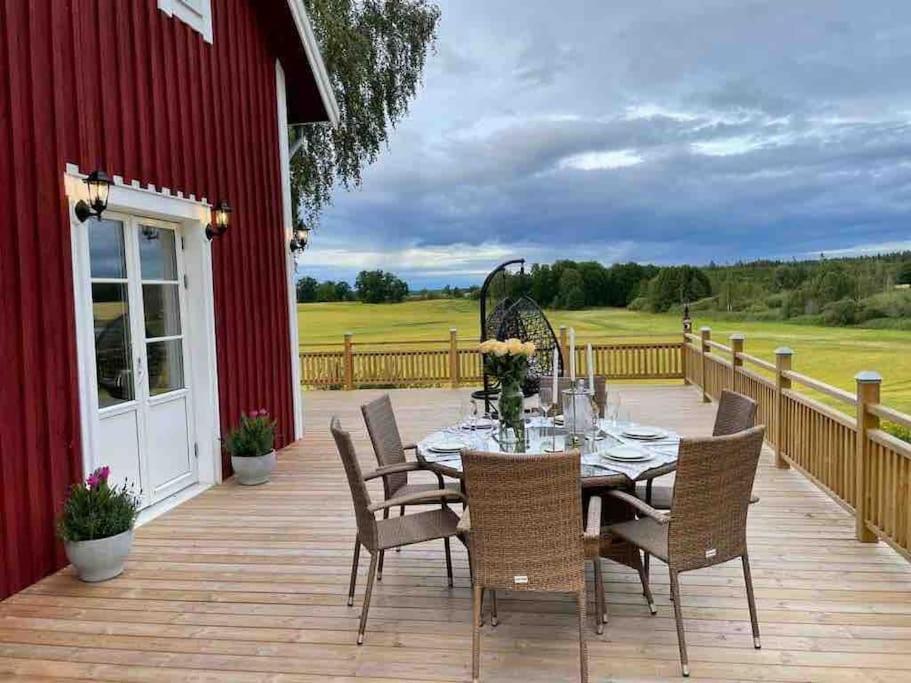 Gard Med Egen Sjoe Med Bryggbat, Nyrenoverat! Katrineholm Exterior foto